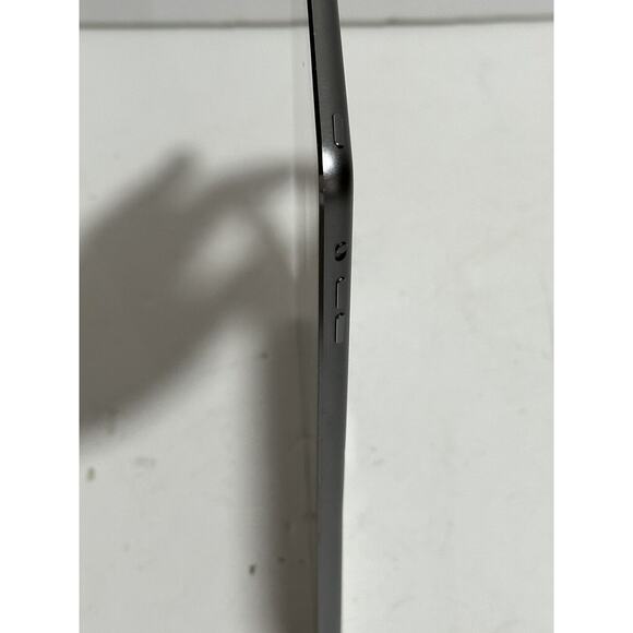 Apple iPad Air 1st Generation 32GB, Wi-Fi, 9.7in Gray MD786LL/A scratched WORKS - Picture 5 of 8